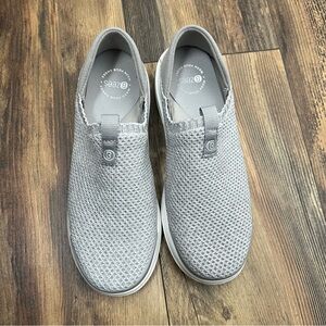 Bzees Shoes Womens 7.5M Clever Slip On Sneakers Gray Comfort Round Toe Low